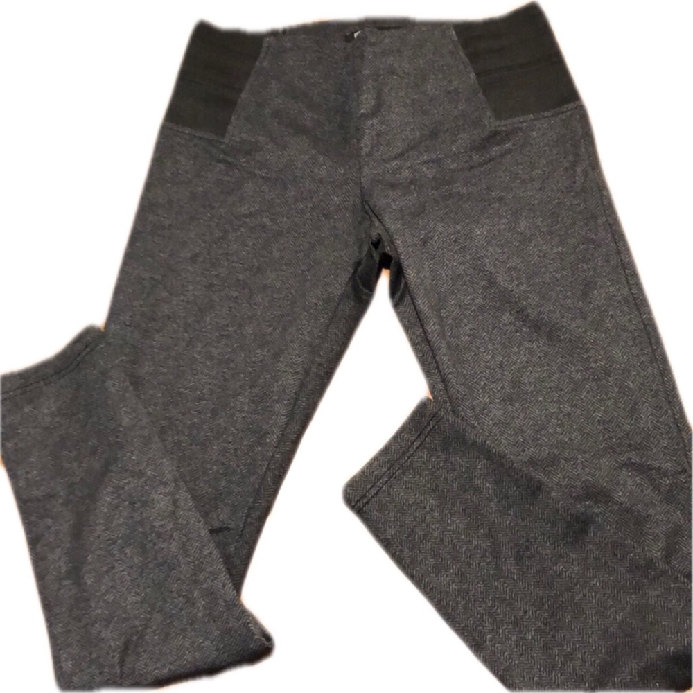 Kut from the Kloth herringbone leggings.